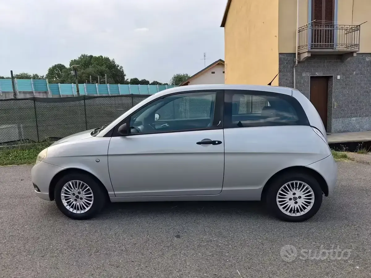 Usata Lancia Ypsilon 60 CV (44 kW) 2009 Grigio Utilitaria