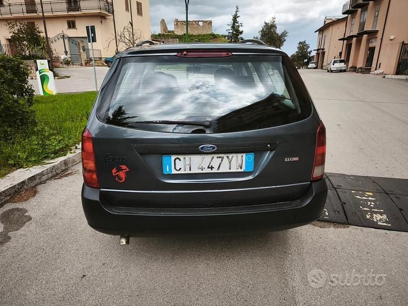 Usata Ford Focus Ambiente 100 CV (73 kW) 2004 Nero Station wagon