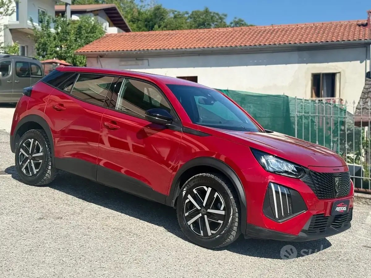 Usata Peugeot 2008 Active 101 CV (74 kW) 2024 Rosso SUV