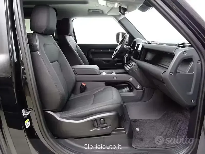 Nuova Land Rover Defender SE Dynamic 200 CV (147 kW) 2025 Nero SUV