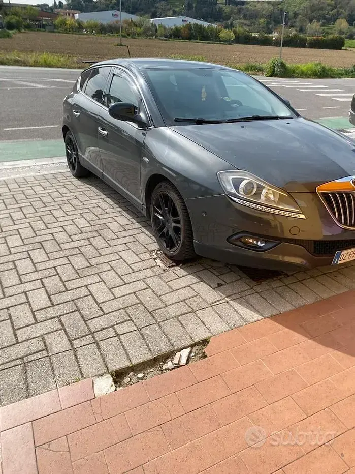 Usata Lancia Delta 165 CV (121 kW) 2008 Verde Utilitaria