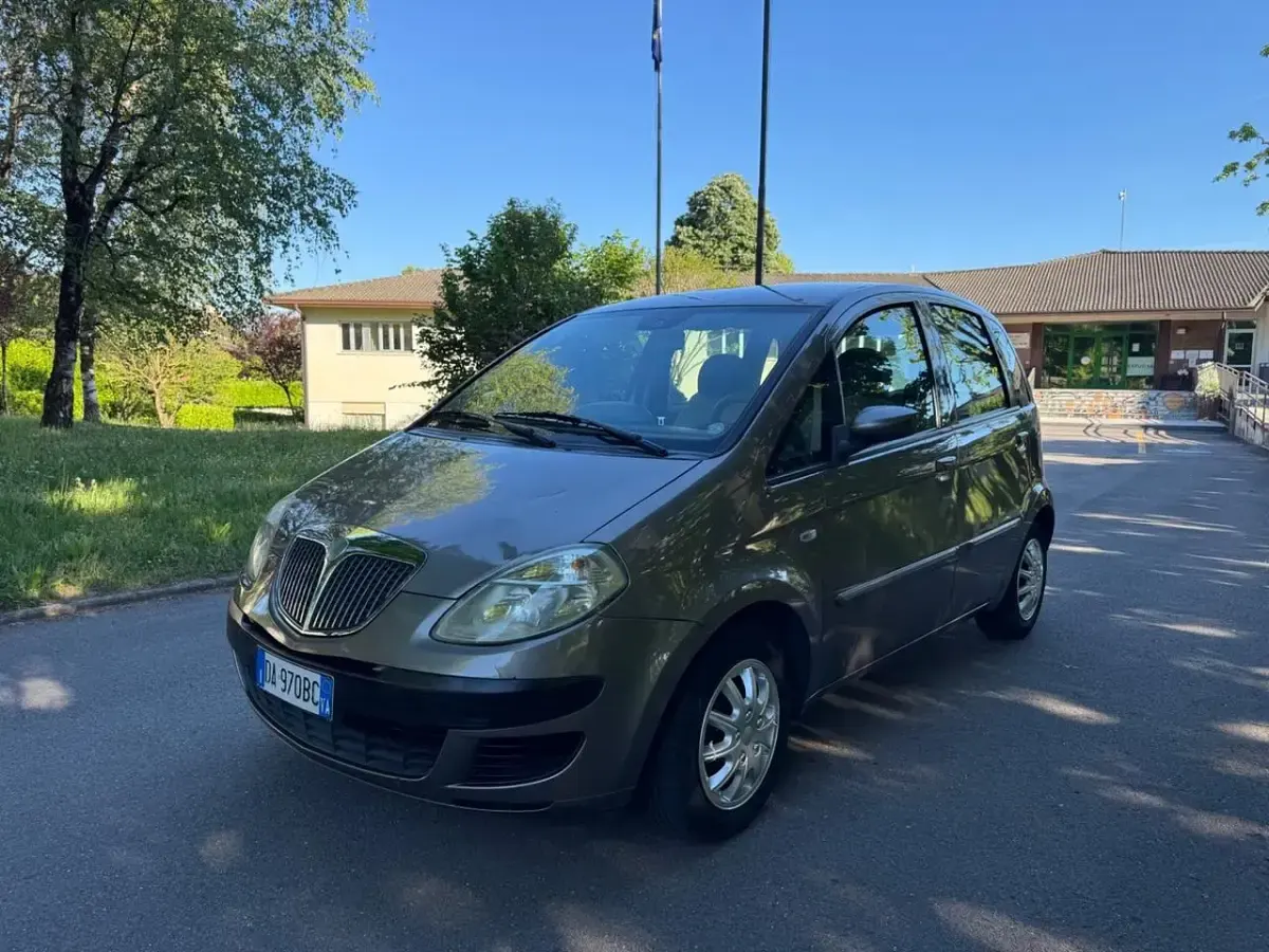 Usata Lancia Musa 69 CV (50 kW) 2005 Marrone Monovolume