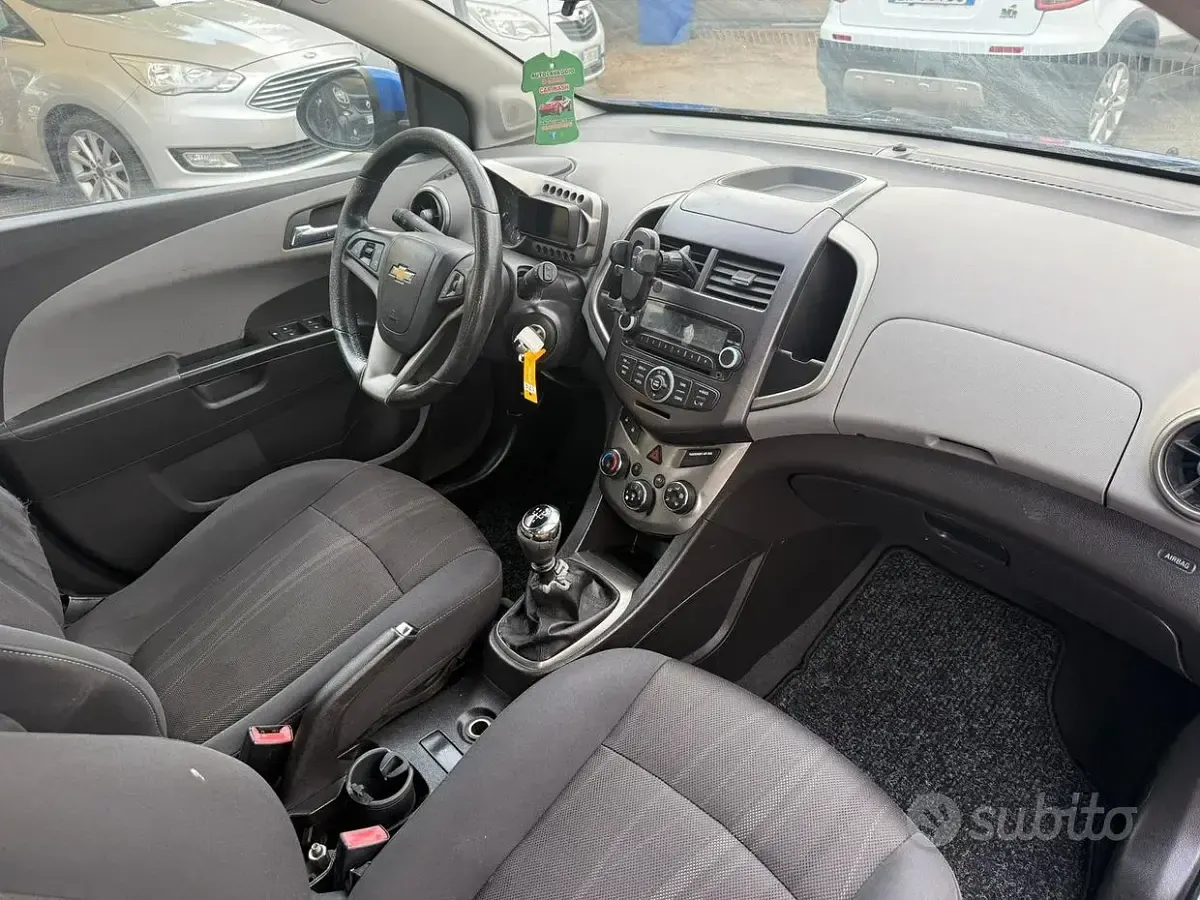 Usata Chevrolet Aveo 86 CV (63 kW) 2011 Bluazzurro Berlina
