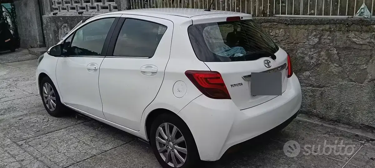 Usata Toyota Yaris 69 CV (50 kW) 2017 Bianco Berlina