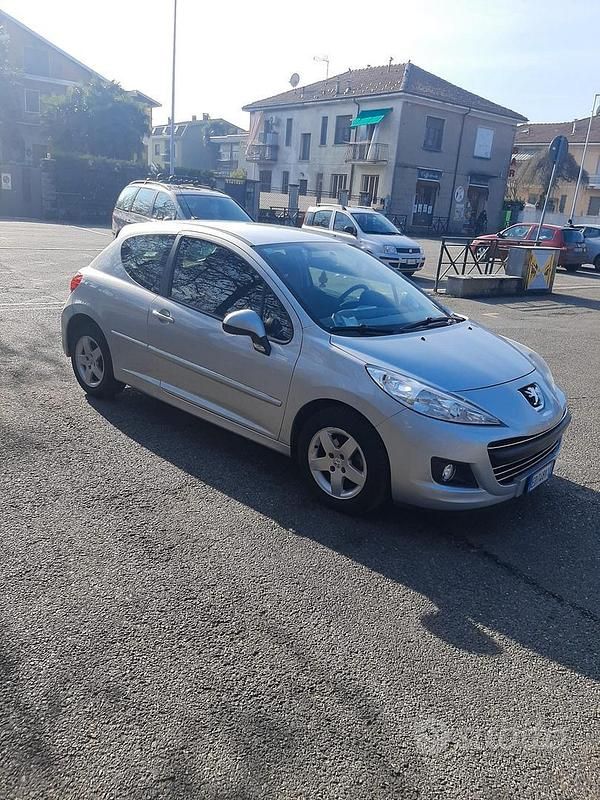 Usata Peugeot 207 92 CV (67 kW) 2010 Grigio Berlina