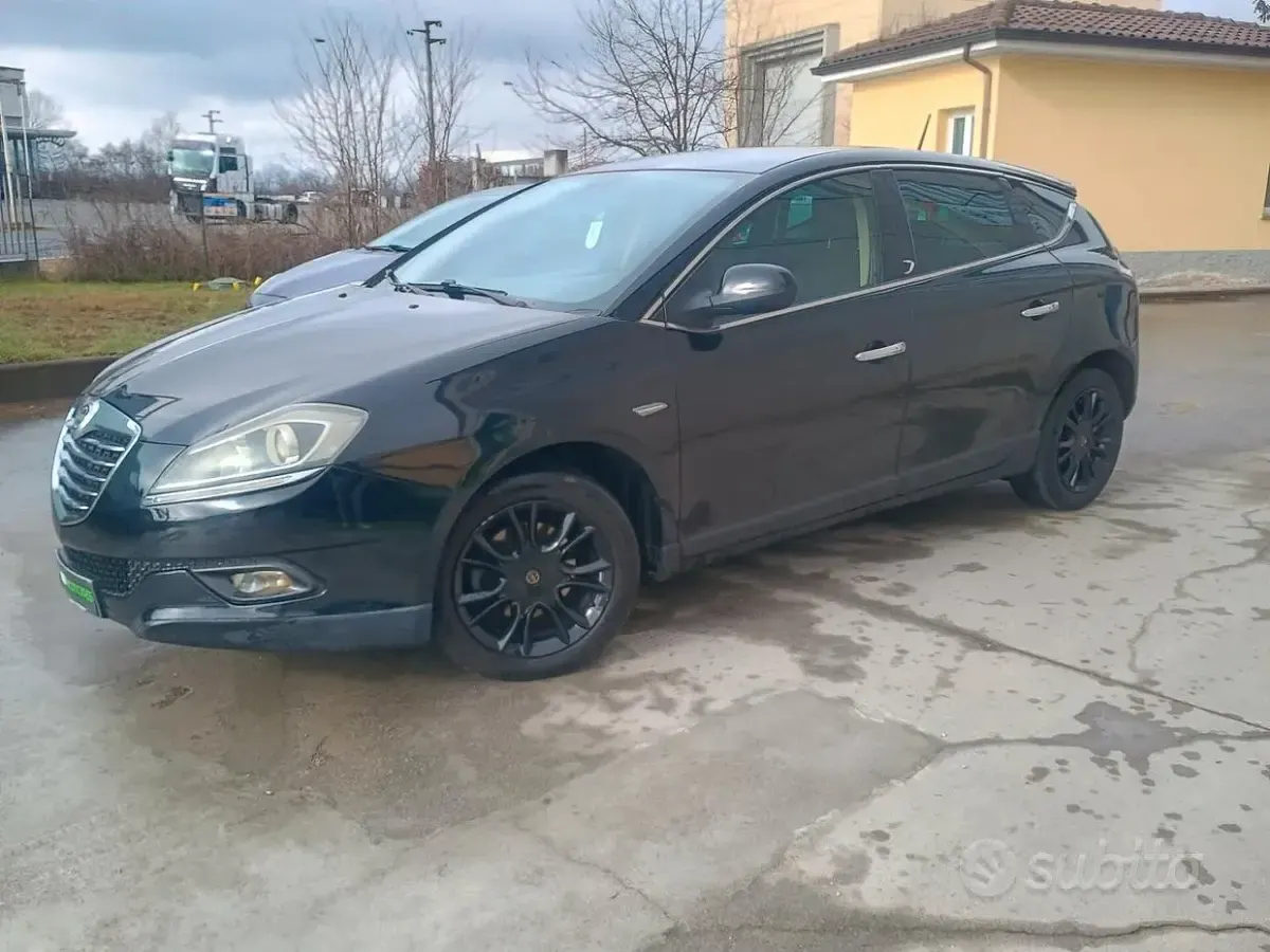 Usata Lancia Delta 120 CV (88 kW) 2011 Nero Utilitaria