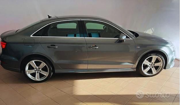 Usata Audi A3 S-Line 116 CV (85 kW) 2019 Grigio Berlina