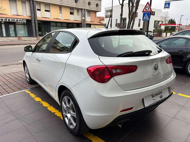 Usata Alfa Romeo Giulietta Progression 105 CV (77 kW) 2012 Bianco Utilitaria