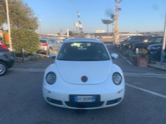 Usata VW New Beetle Edition 102 CV (75 kW) 2001 Bianco perlato Utilitaria