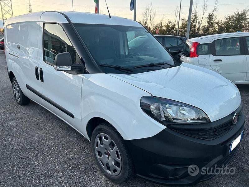 Usata Fiat Doblò Lounge 120 CV (88 kW) 2019 Bianco Monovolume