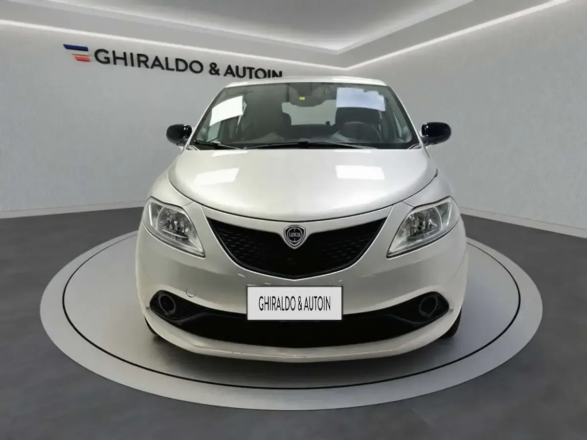 Usata Lancia Ypsilon Gold 69 CV (50 kW) 2018 Grigio Utilitaria