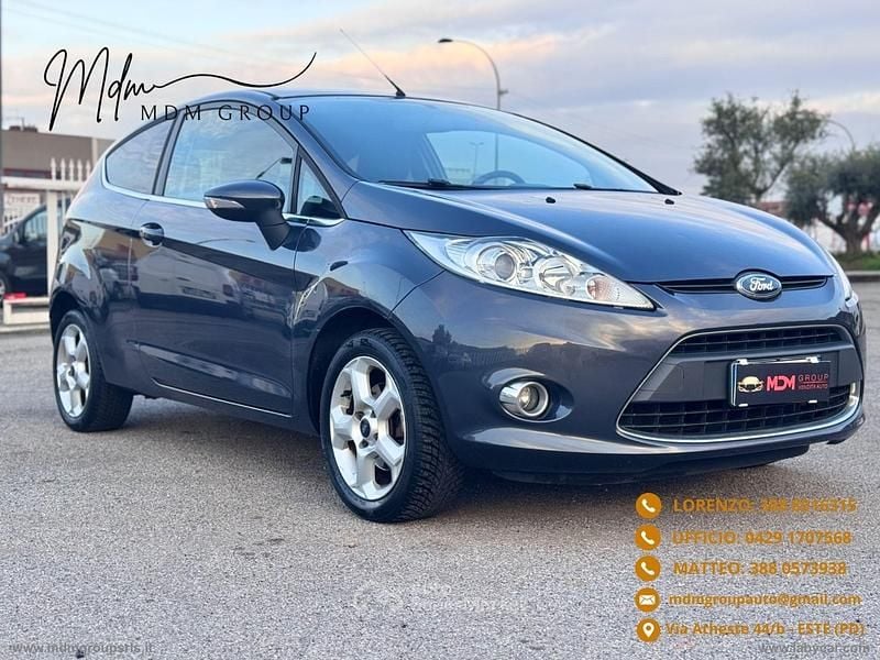 Usata Ford Fiesta Titanium 82 CV (60 kW) 2010 Gray Berlina