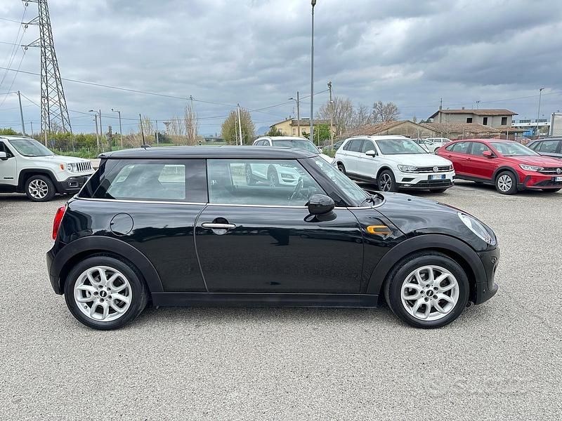Usata Mini Cooper D Business 116 CV (85 kW) 2016 Nero Utilitaria