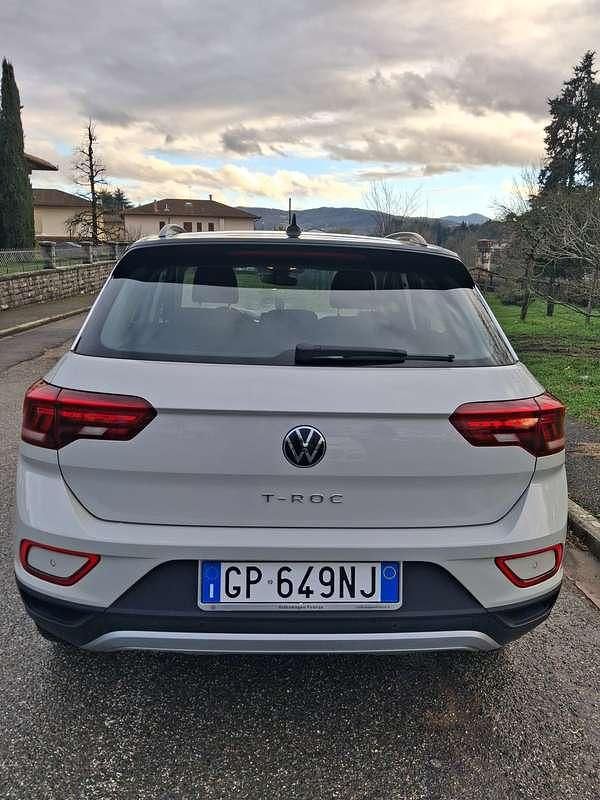 Usata VW T-Roc Life 110 CV (80 kW) 2023 Beige SUV