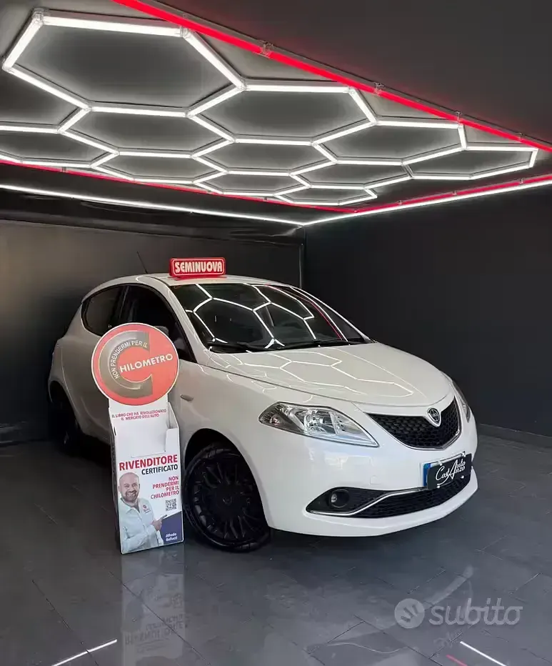Usata Lancia Ypsilon Gold 69 CV (50 kW) 2016 Bianco Utilitaria
