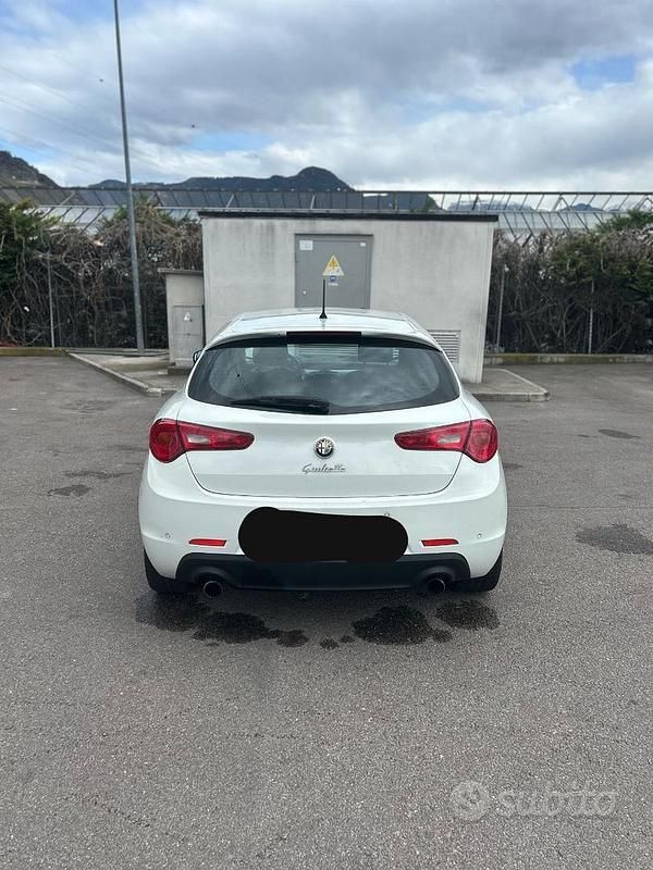 Usata Alfa Romeo Giulietta Distinctive 170 CV (125 kW) 2010 Bianco Utilitaria