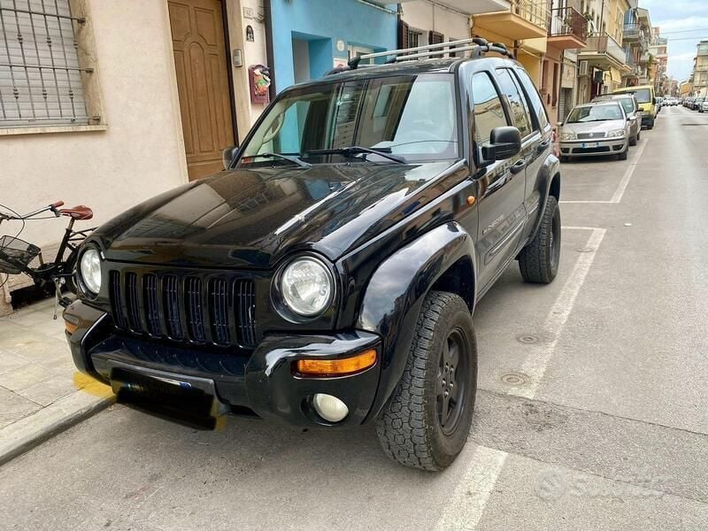 Nero Usata 2003 Jeep Cherokee SUV | 6000 € (Molto cara) - Immagine 1/4