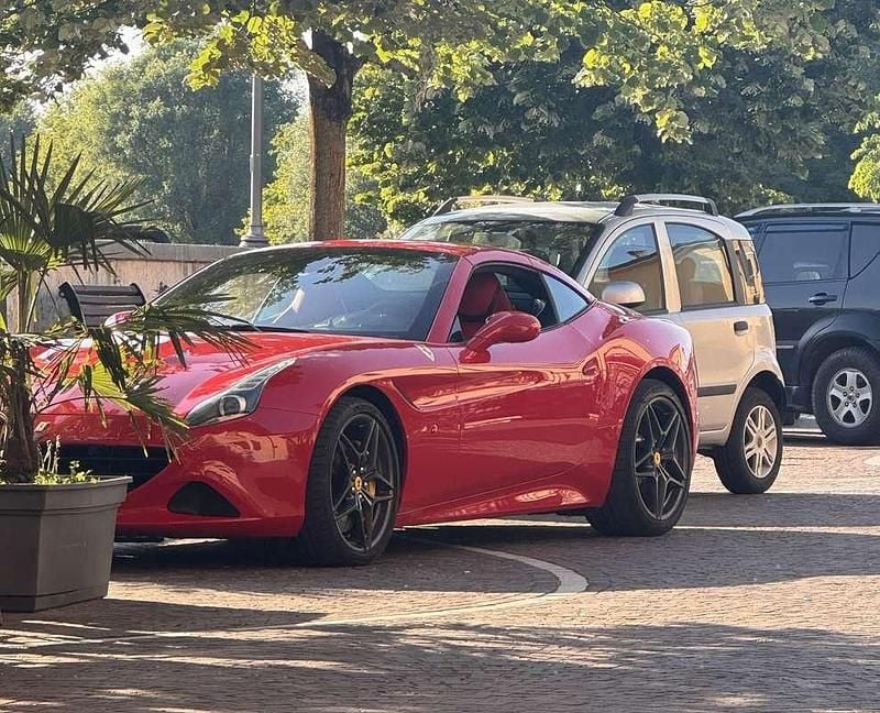 Usata Ferrari California 560 CV (411 kW) 2018 Rosso Cabrio
