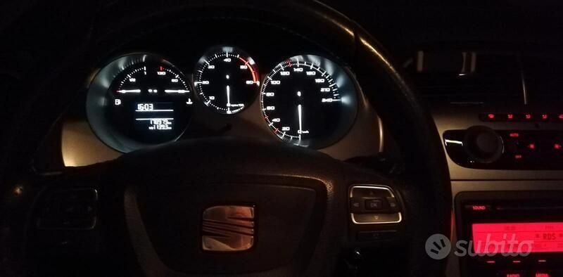 Grigio Usata 2010 Seat Altea Monovolume | 4500 € (Cara) - Immagine 1/4