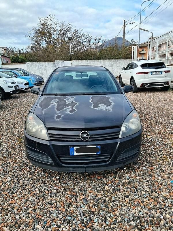 Nero Usata 2005 Opel Astra Tre volumi | 999 € (Ottimo prezzo) - Immagine 1/4