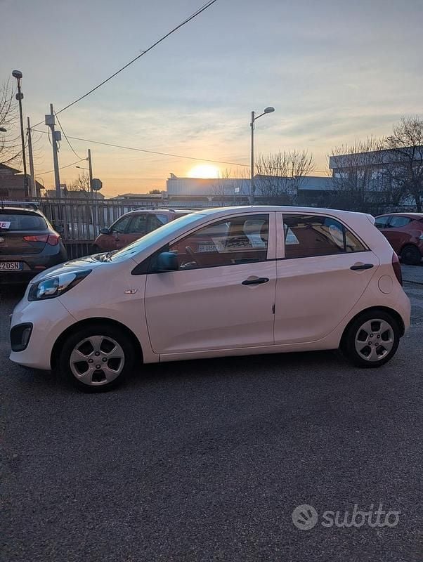 Usata Kia Picanto 69 CV (50 kW) 2012 Bianco Utilitaria