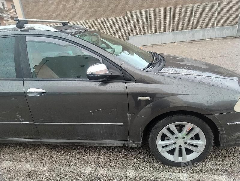 Usata Fiat Croma 150 CV (110 kW) 2007 Marrone Station wagon