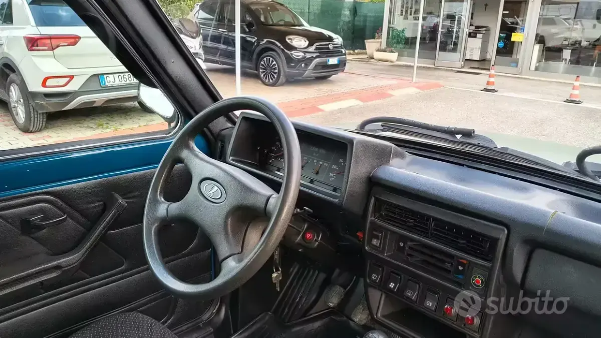 Usata Lada niva 81 CV (59 kW) 2004 Verde SUV