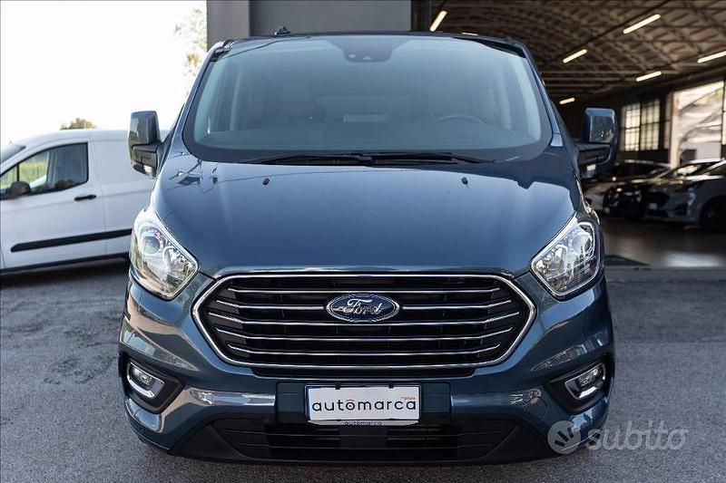 Usata Ford Tourneo Titanium 130 CV (95 kW) 2022 Blu Monovolume