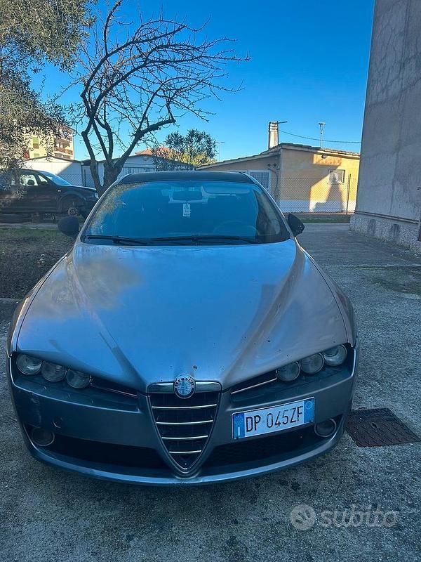 Usata 2009 Alfa Romeo 159 Tre volumi | 2500 € (Buon prezzo) - Immagine 1/4
