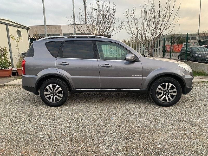 Usata SsangYong Rexton 155 CV (114 kW) 2015 Grigio scuro SUV