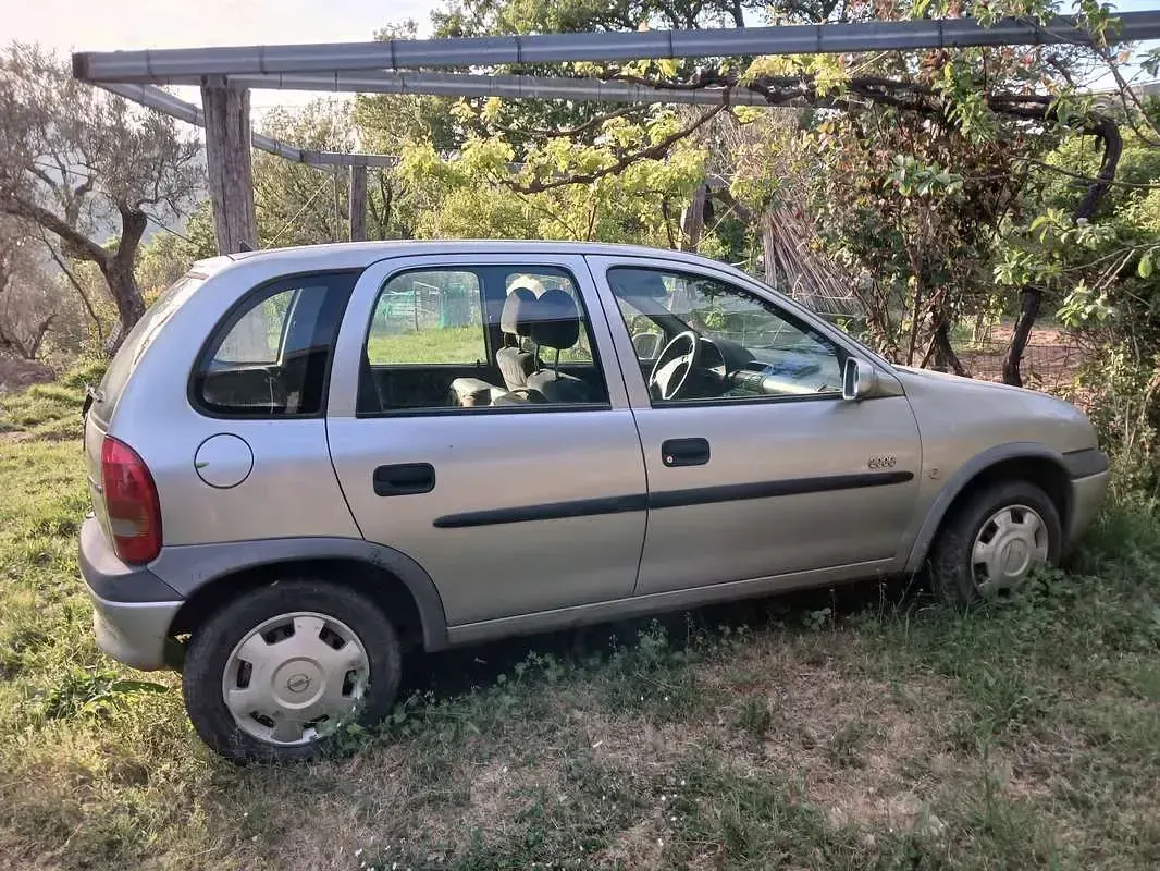 Usata Opel Corsa Edition 60 CV (44 kW) 2000 Berlina