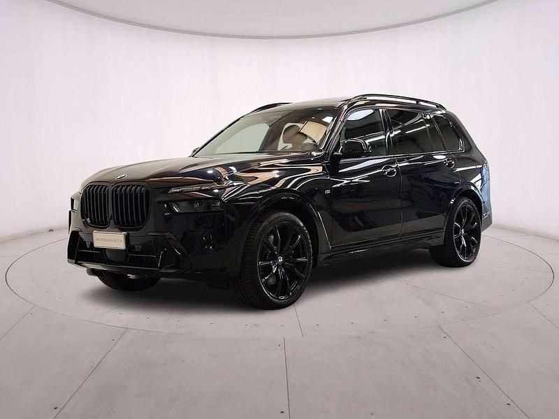 Nero Usata 2024 BMW X7 M Sport SUV | 83.900 € (Buon prezzo) - Immagine 1/4