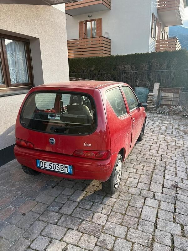 Usata Fiat 600 54 CV (39 kW) 2005 Rosso Utilitaria