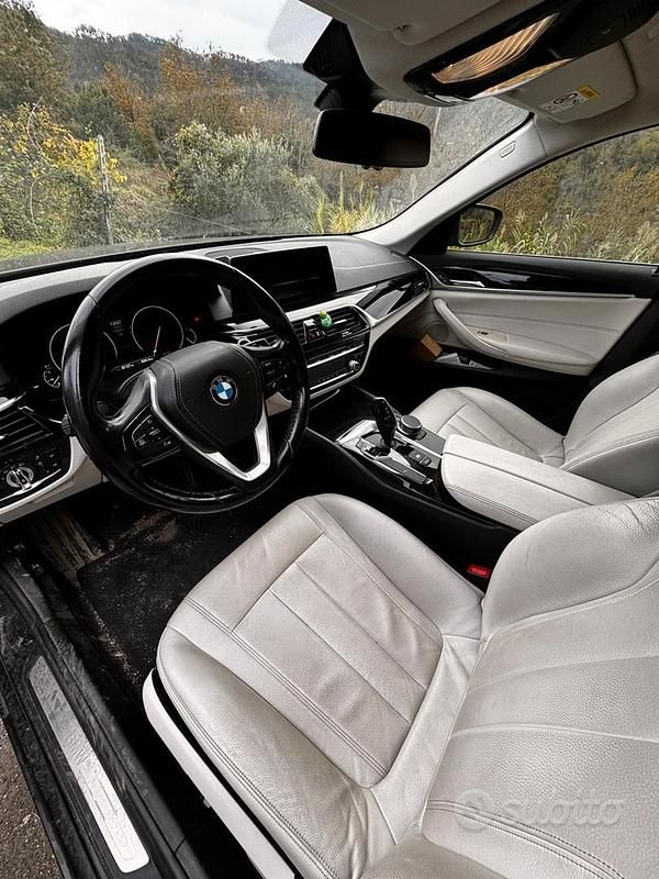 Usata BMW 520 Luxury Line 190 CV (139 kW) 2019 Grigio Station wagon