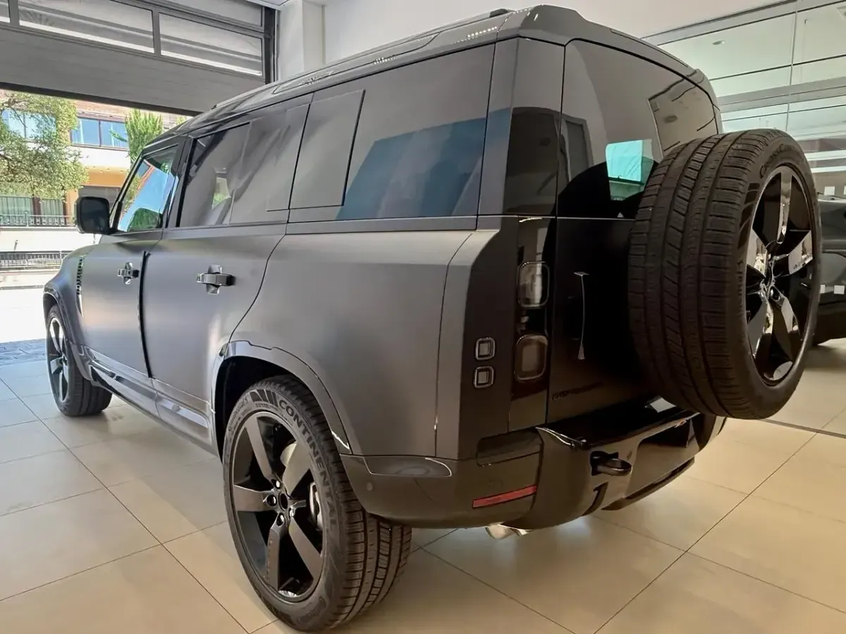Nuova Land Rover Defender 349 CV (256 kW) 2026 Nero SUV