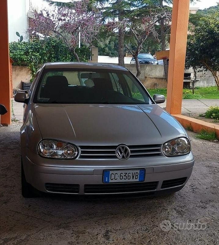 Usata VW Golf IV 105 CV (77 kW) 2002 Argento Berlina