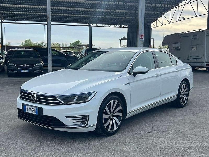 Usata VW Passat GTE 156 CV (114 kW) 2017 Bianco Berlina
