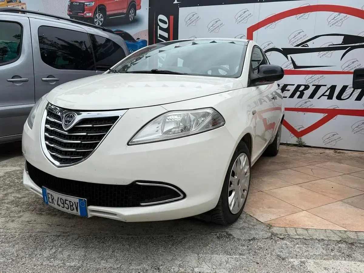 Usata Lancia Ypsilon Gold 69 CV (50 kW) 2013 Bianco Utilitaria