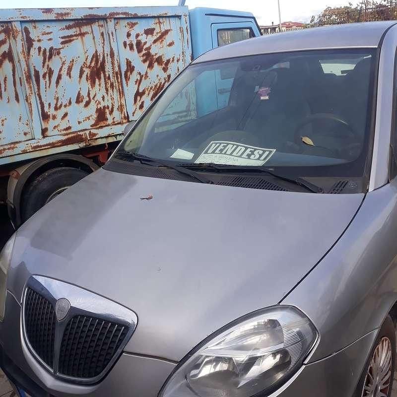 Usata Lancia Ypsilon 60 CV (44 kW) 2006 Argento Utilitaria