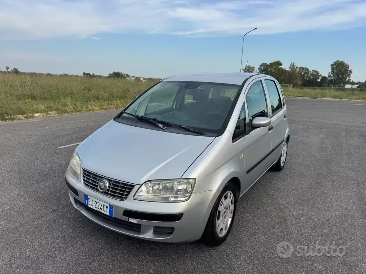 Usata Fiat Idea Active 95 CV (69 kW) 2012 Grigio Monovolume