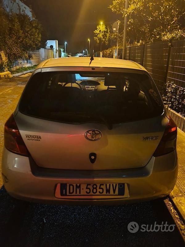 Usata Toyota Yaris 87 CV (63 kW) 2008 Grigio Berlina