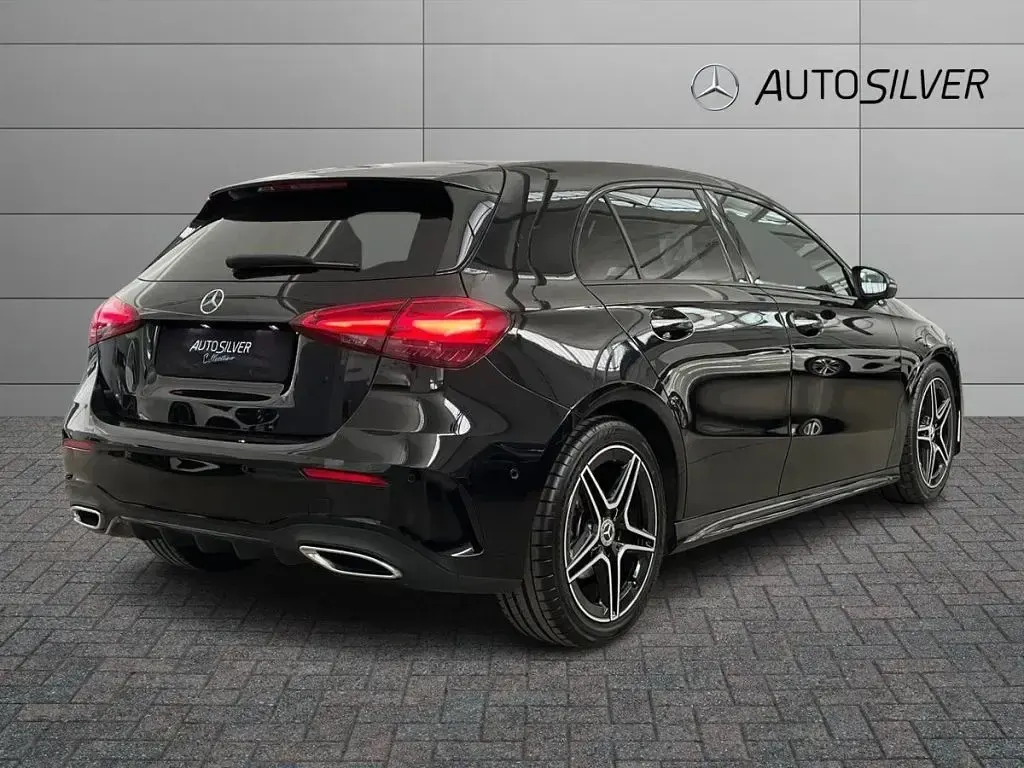 Usata Mercedes A180 Advanced Plus 116 CV (85 kW) 2023 Nero / metallizzato Berlina