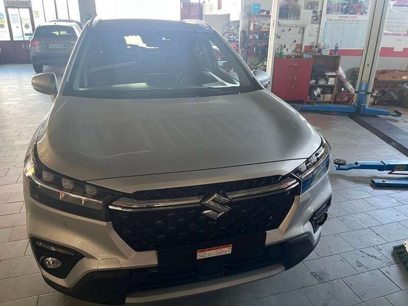 Usata Suzuki SX4 S-Cross 129 CV (94 kW) 2024 Argento new york SUV