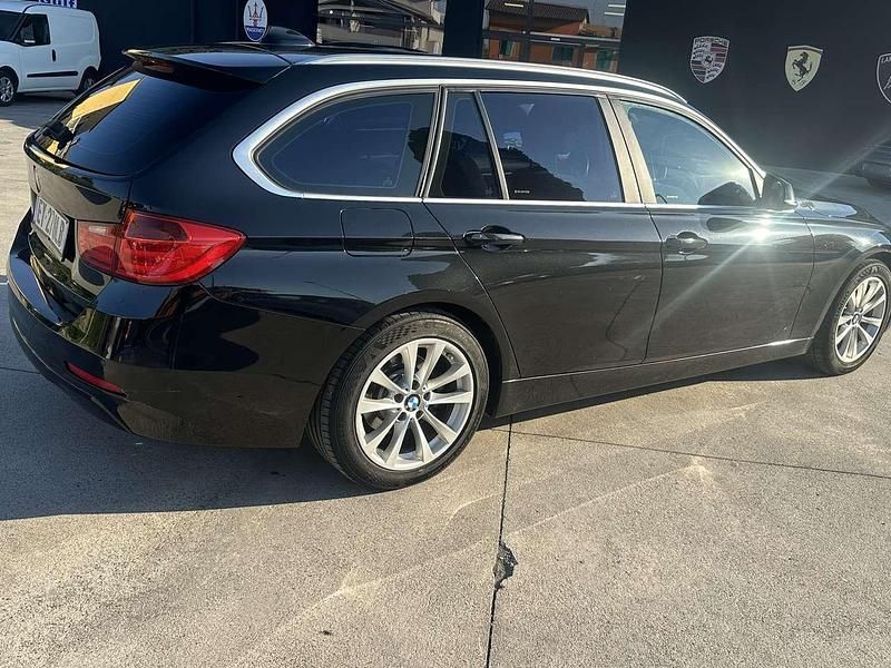 Usata BMW 318 Luxury Line 143 CV (105 kW) 2015 Azzurro Station wagon