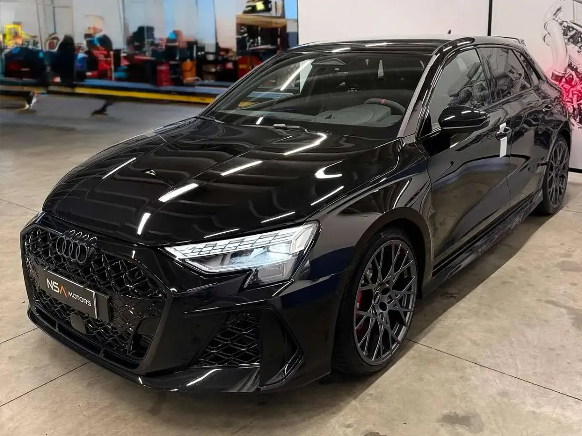 Usata Audi RS3 Sportback Ambiente 400 CV (294 kW) 2025 Nero Utilitaria