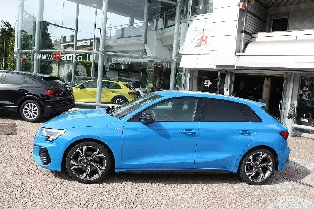 Usata Audi A3 S-Line 150 CV (110 kW) 2022 Blu Berlina