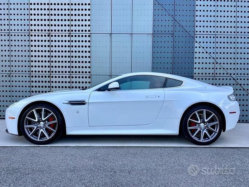 Usata Aston Martin V8 Vantage 436 CV (320 kW) 2013 Bianco perlato Coupé