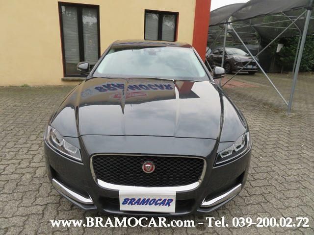 Usata Jaguar XF Pure 163 CV (119 kW) 2019 Grigio scuro Berlina