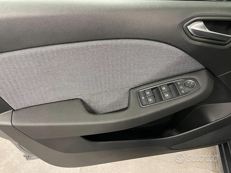 Nuova Renault Clio V Techno 100 CV (73 kW) 2025 Grigio Berlina