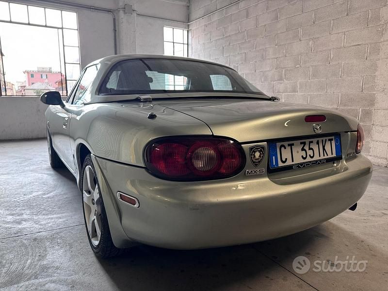 Usata Mazda MX5 110 CV (80 kW) 2003 Grigio Cabrio